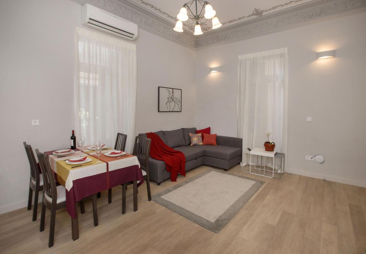 Sophisticated Apartment In Syntagma By Ghh Athens Luaran gambar