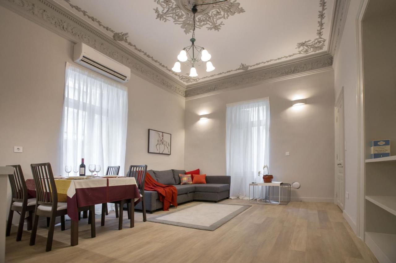 Sophisticated Apartment In Syntagma By Ghh Athens Luaran gambar