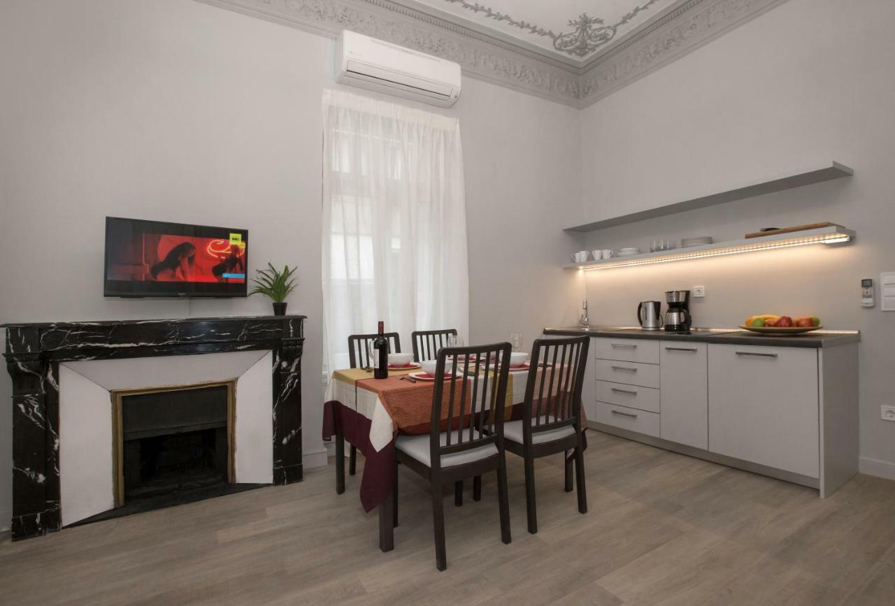 Sophisticated Apartment In Syntagma By Ghh Athens Luaran gambar